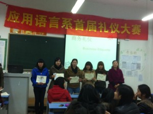 获奖选手和指导老师合影