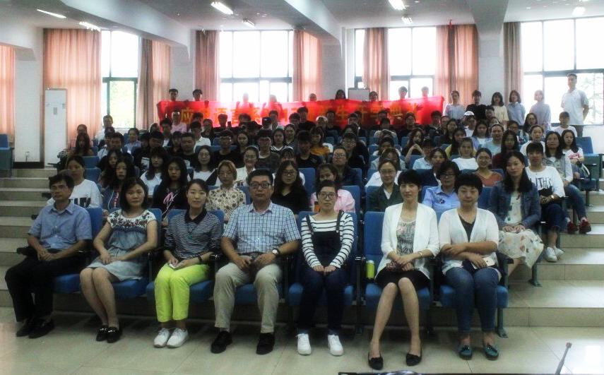 教师与学生合影